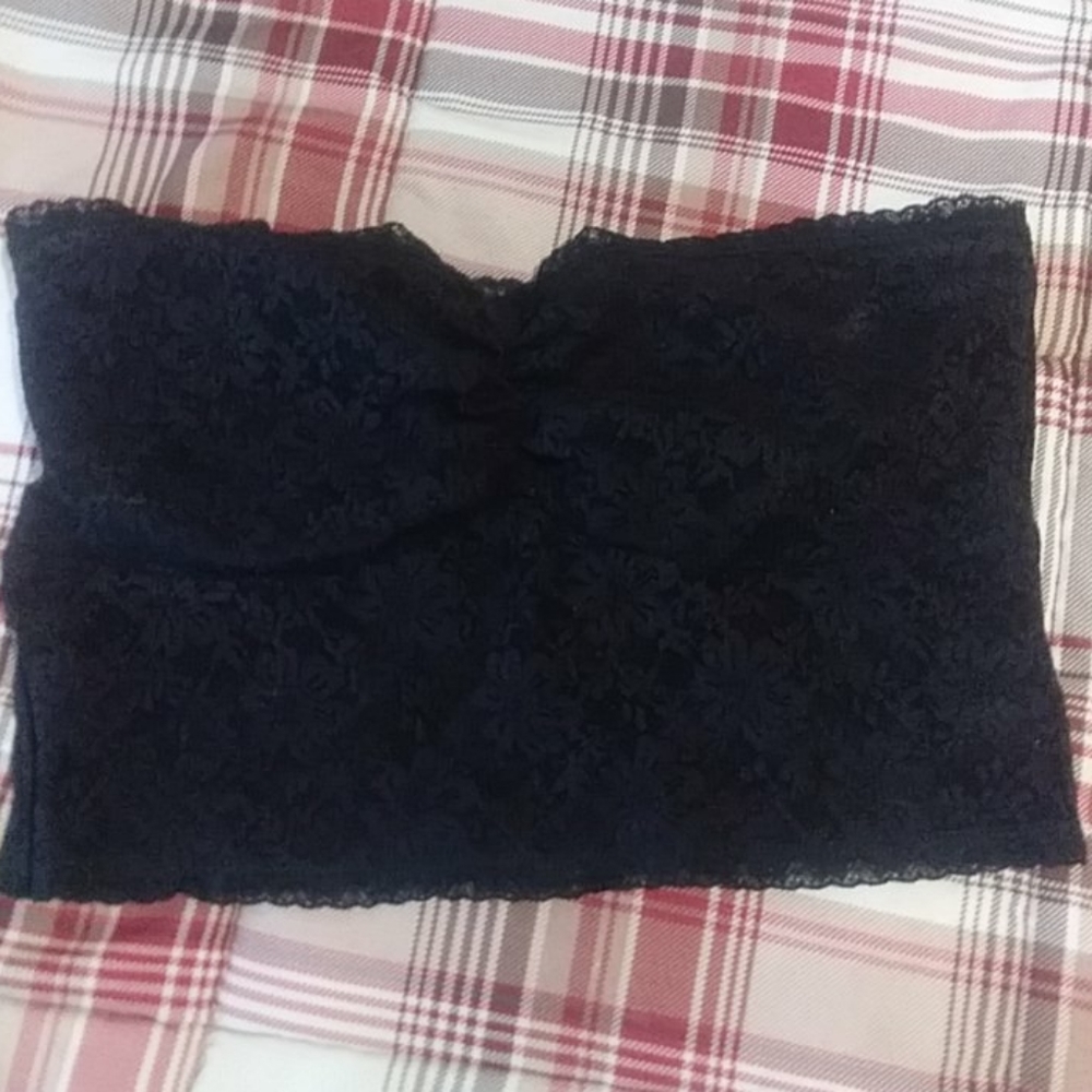 Black lacey strapless bralette